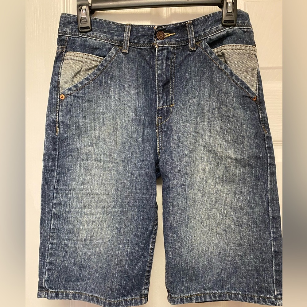 Levi’s shorts 16 regular 28 waist